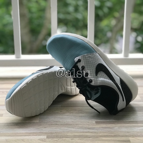 NWT NIKE Sportswear Roshe One LX WMNS - Picture 6 of 8